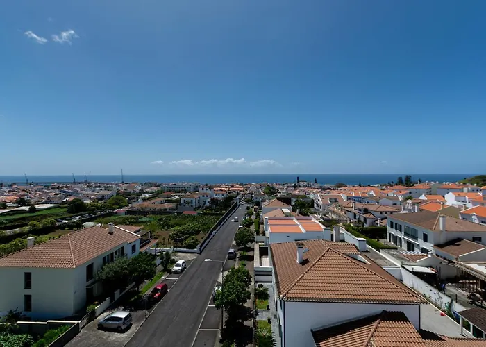 Terrace * Πόντα Ντελγκάντα